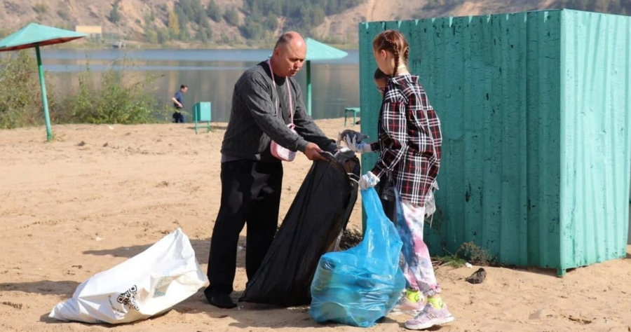 УК «ПЖКХ» вывезла более 3 тонн отходов с берега озера Изумрудное  