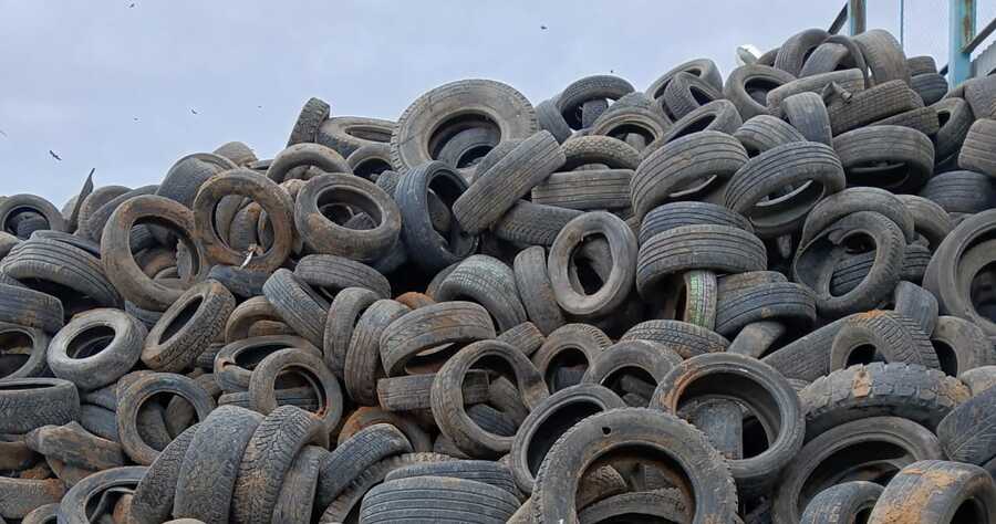 УК «ПЖКХ» передала на утилизацию 32 тонны изношенных шин и покрышек 